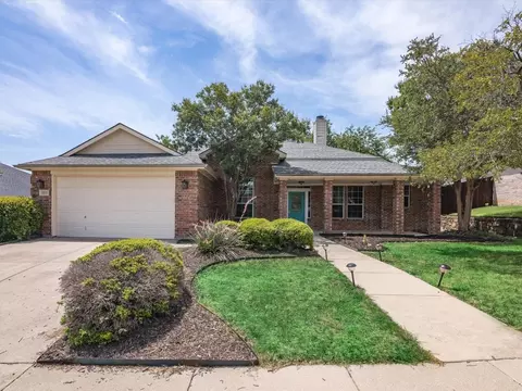 1212 Vernon Castle Ave, Benbrook, TX 76126