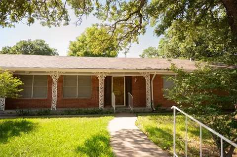 1206 Miller St, Bowie, TX 76230