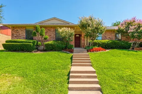 1823 Post Oak Ln, Carrollton, TX 75007