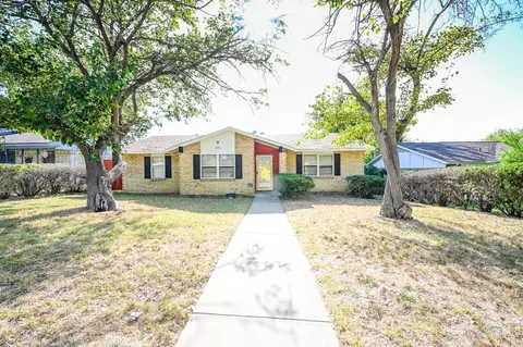 611 Blue Grass Dr, Dallas, TX 75211