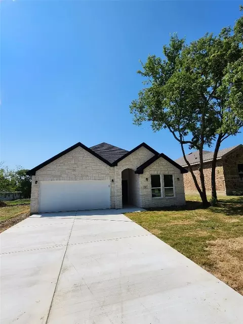 703 E Denton St, Ennis, TX 75119