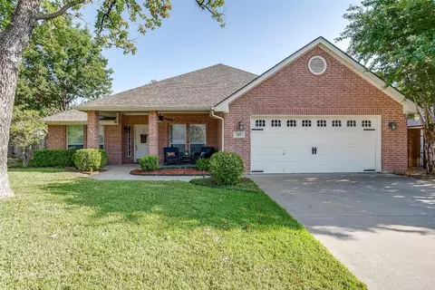 805 Royal Oak Ln, Burleson, TX 76028