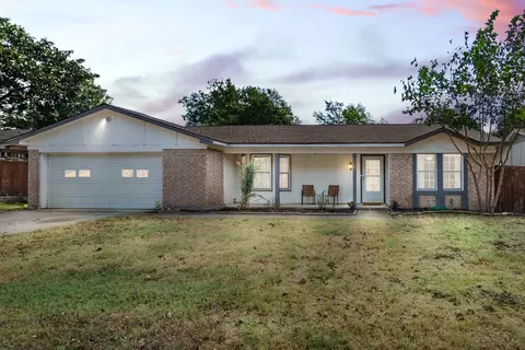 6940 Briardale Dr, North Richland Hills, TX 76182