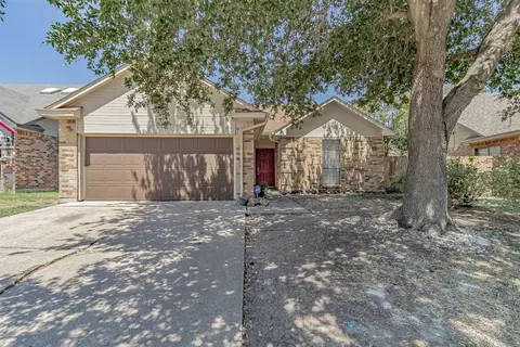 3418 Swan Ct, Arlington, TX 76015