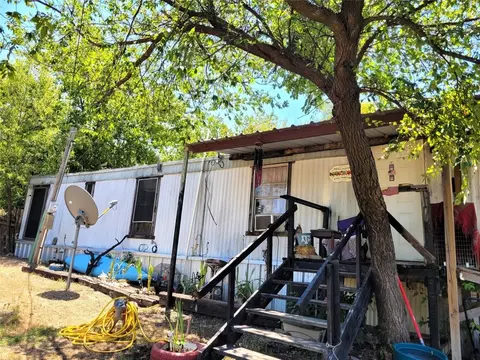 324 Eaton Ave, Graford, TX 76449