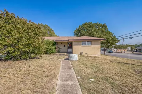 800 Lee Dr, Bedford, TX 76022