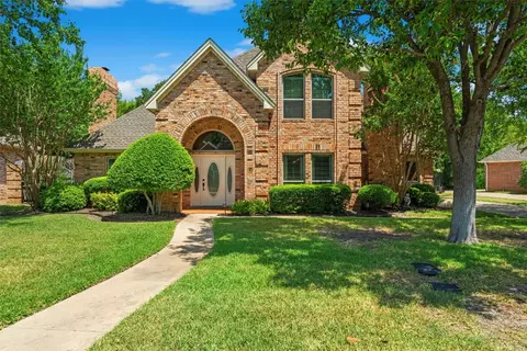 600 Green Meadow St N, Colleyville, TX 76034