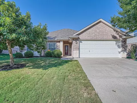 904 Dogwood Dr, Burleson, TX 76028