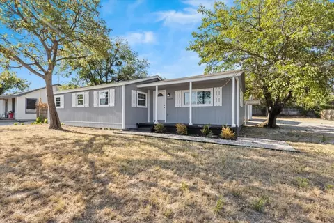 8419 Whitney Dr, White Settlement, TX 76108