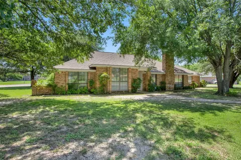 2002 S Village Dr, Bonham, TX 75418