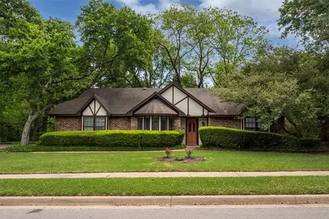 2851 Creekwood Dr, Grapevine, TX 76051