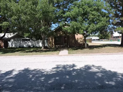 1402 N Reynolds St N, Goldthwaite, TX 76844