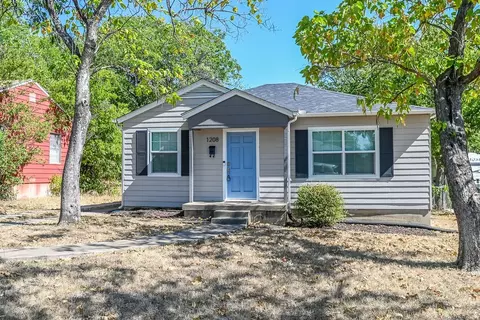 1208 W Gambrell St, Fort Worth, TX 76115