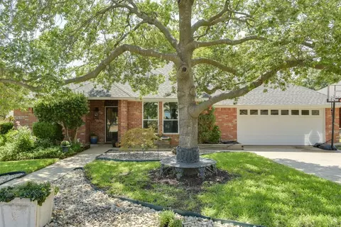 10009 Stoneleigh Dr, Benbrook, TX 76126