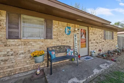 603 Kyle St, Bangs, TX 76823 photo 2