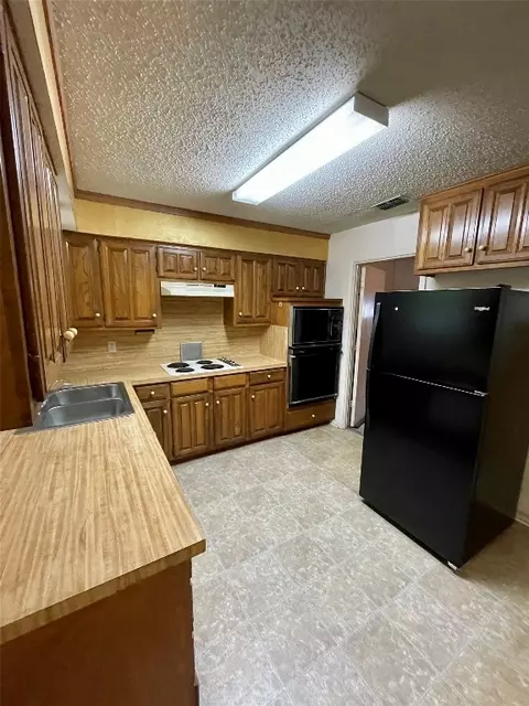 6510 Oak Forest Ct, Fort Worth, TX 76112