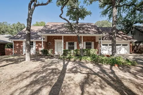 617 Kentwood Cir, Bedford, TX 76021