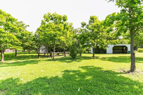 110 Smith St, Como, TX 75431 photo 25