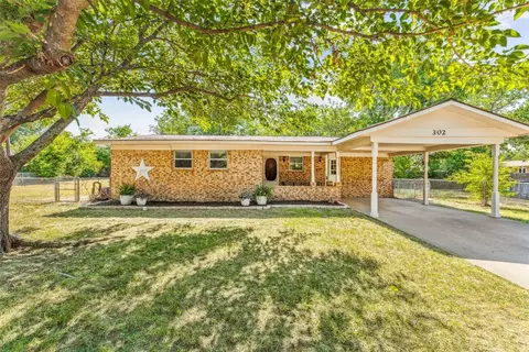 302 S Crites St, Granbury, TX 76048