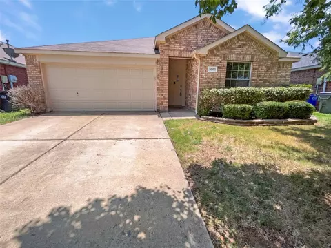 2002 Brook Meadow Dr, Forney, TX 75126
