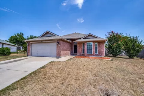105 SW Kensington Ct SW, Rhome, TX 76078