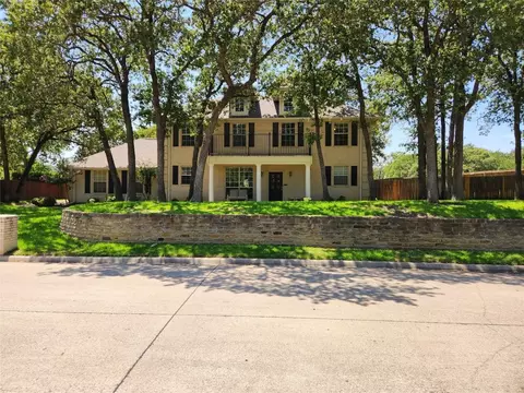 3629 Chateaux Ln, Hurst, TX 76054