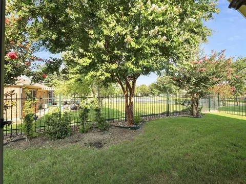 7738 Longaberger Dr, Frisco, TX 75036