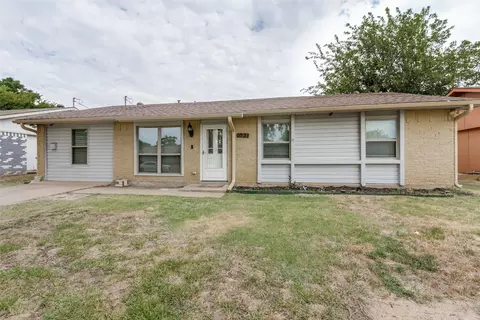 1031 Hillwood Dr, Lewisville, TX 75067
