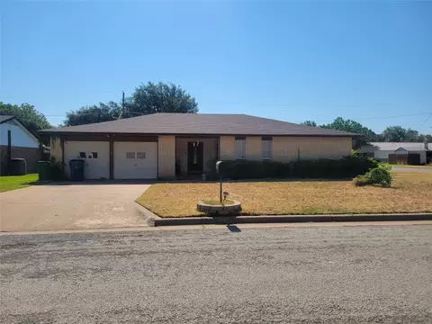 1417 Fairway Dr, Graham, TX 76450