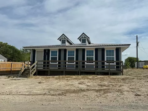 116 Sparrow Dr, Azle, TX 76020