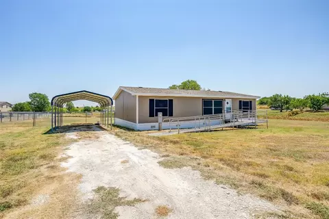 9216 Oklahoma St, Joshua, TX 76058