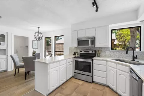 714 Highview Ln, Grapevine, TX 76051