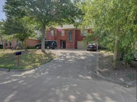 1418 Lakecrest St, Grand Prairie, TX 75051