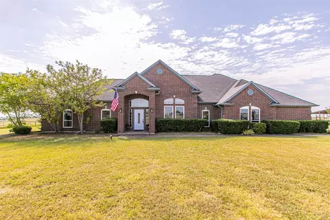 827 Cody Rd, Ennis, TX 75119