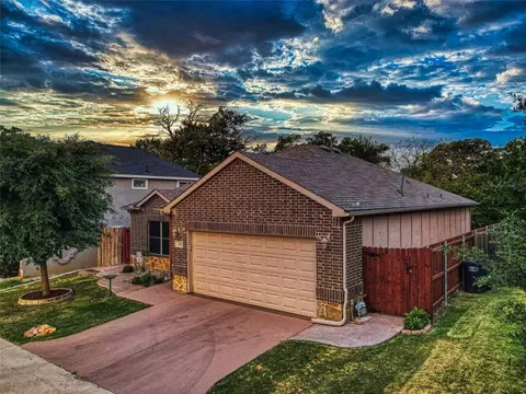 724 Sandy Ln, Fort Worth, TX 76120