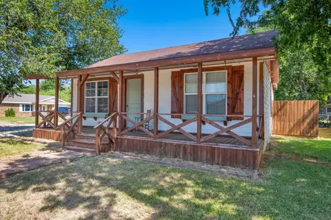 405 Hall St, Whitesboro, TX 76273