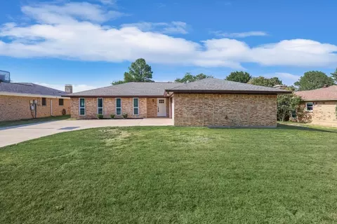 1631 Juniper Ln, Lewisville, TX 75077