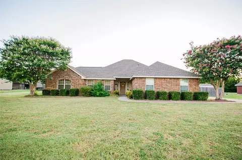 1128 W Sharpshire Dr, Waxahachie, TX 75165