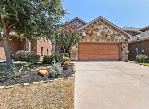 5617 Thunder Bay Dr, Fort Worth, TX 76119