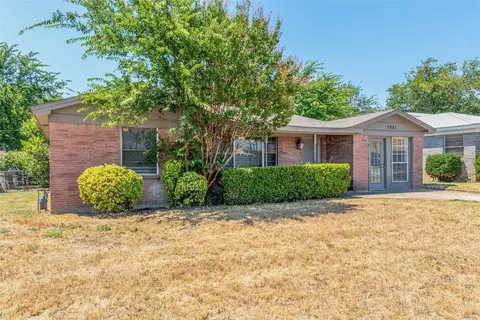 7821 Marrett Dr, White Settlement, TX 76108