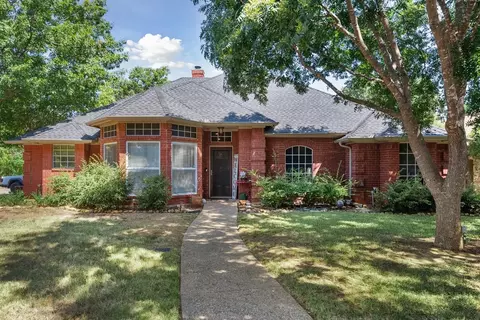 801 Twin Creek Dr, Mansfield, TX 76063