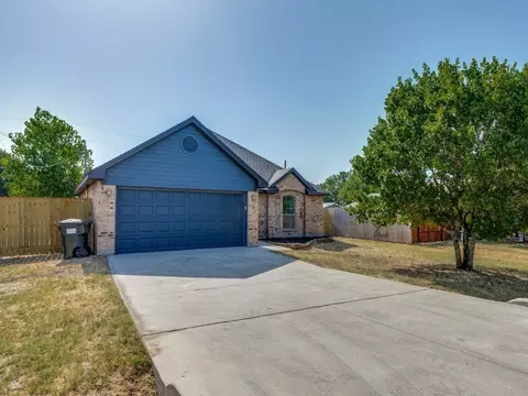 336 Elmwood St, Azle, TX 76020