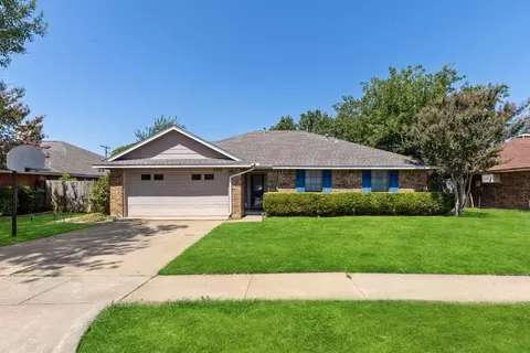 3713 Royal Valley Rd, Grand Prairie, TX 75052