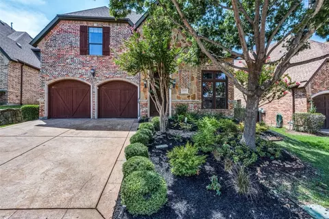 2030 N Hill Dr, Irving, TX 75038