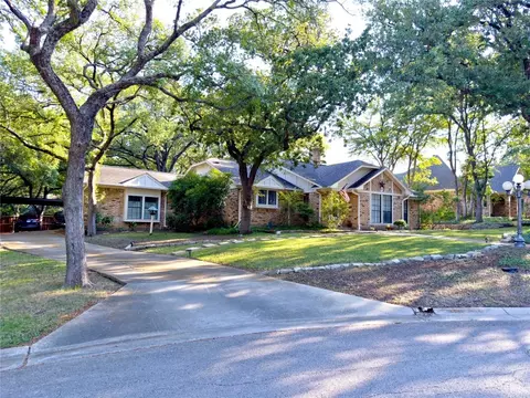 920 Lees Ct, Lewisville, TX 75067