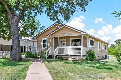 5926 Courtney Ln, Burleson, TX 76028