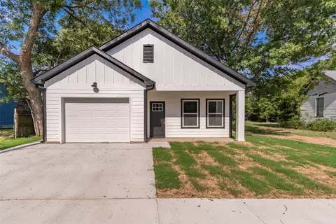 911 Cedar St, Bonham, TX 75418