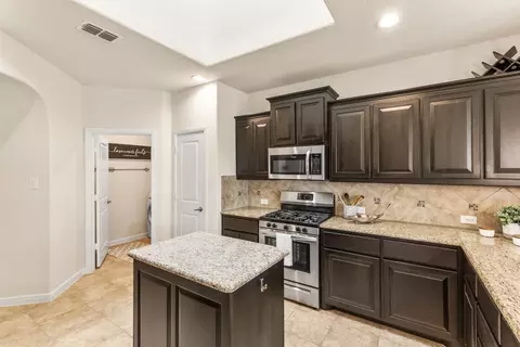 916 Hawks Way, Argyle, TX 76226 photo 12