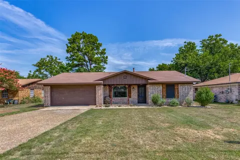 209 Glory St, Aubrey, TX 76227