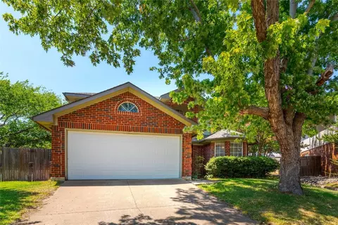 1223 Laurel Ln, Grapevine, TX 76051